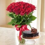 Red Roses in Vase & Chocolate Cake